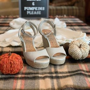 EUC GIANNI BINI Cream Wedge Heel